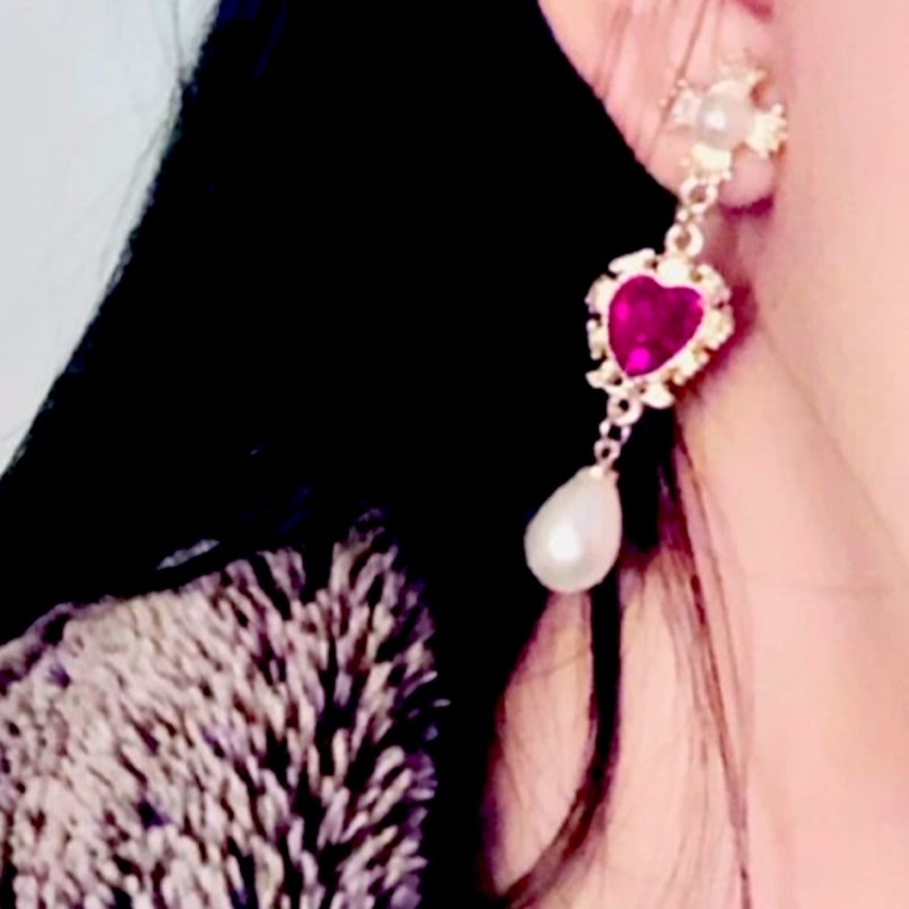 Queen of Hearts👑❤️Ruby Red Rhinestone, Gold & Pearl Drop Statement Earri… - Picture 11 of 15